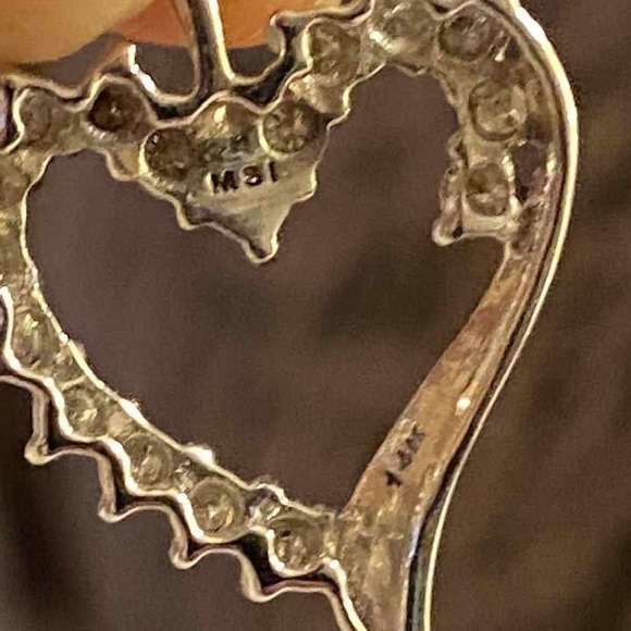 14K White Gold Diamond Heart Pendant & Chain - Picture 2 of 3